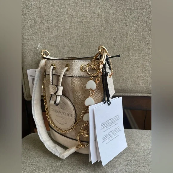 NWT！COACH MINI DEMPSEY BUCKET BAG IN SIGNATURE JACQUARD WITH STRIPE（C8322）V-Day